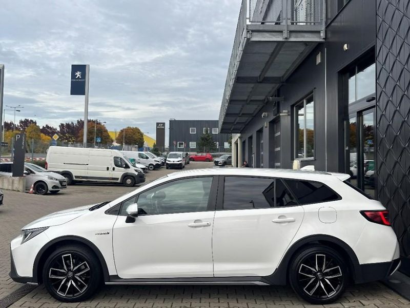 Toyota Corolla TREK 2.0 Hyb. 132 kW - fotka 4 z 27
