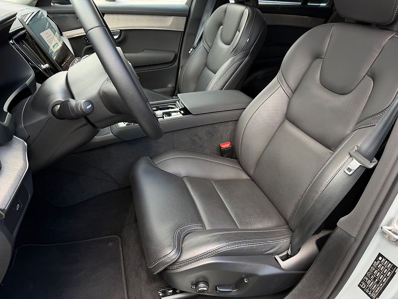 Volvo XC90 PLUS B5, 360°, VZDUCH - fotka 11 z 24