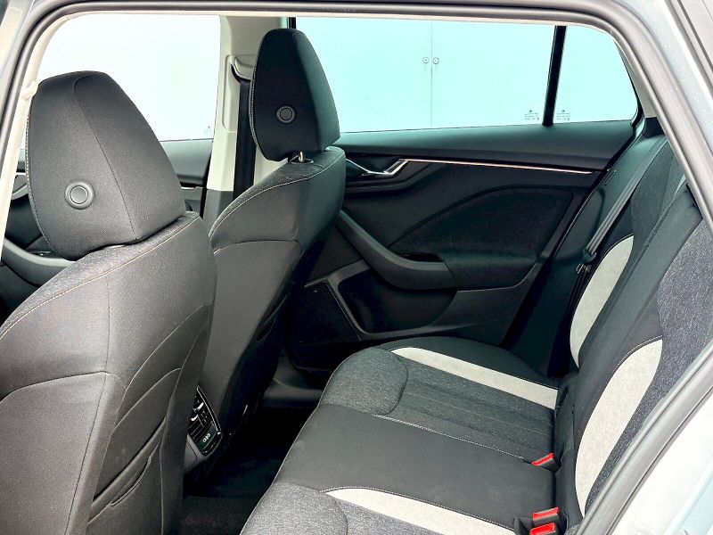 Škoda Kamiq (2025) DSG 1.0 TSI / 85 kW / TOP SELE - fotka 19 z 32