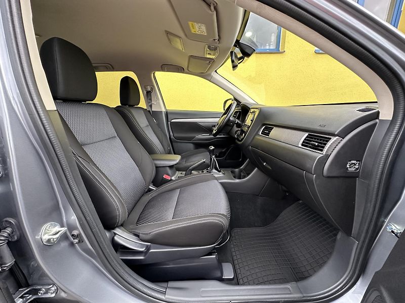 Mitsubishi Outlander (2016) 2.0/110kW *1.Maj *TZ *4x2  - fotka 16 z 34