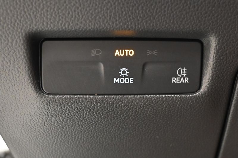 Volkswagen Passat 2,0 TDI 110 kW DSG Business Zá - fotka 27 z 32