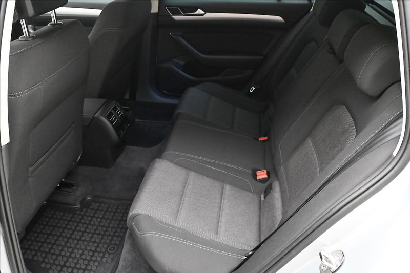 Volkswagen Passat 2,0 TDI 110 kW Navigace Záruka - fotka 14 z 31