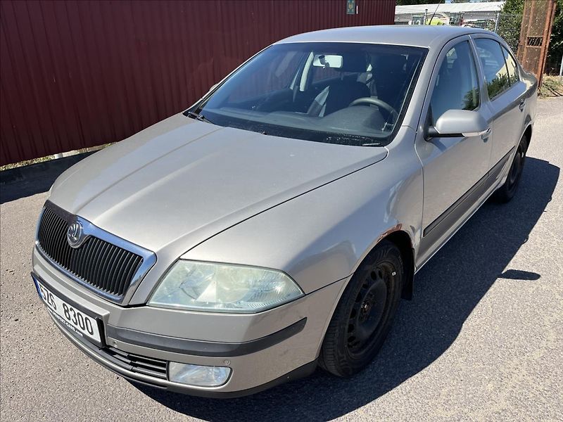 Škoda Octavia 1,6 FSi KLIMA TAŽNÉ  STK 6/28 - fotka 1 z 27