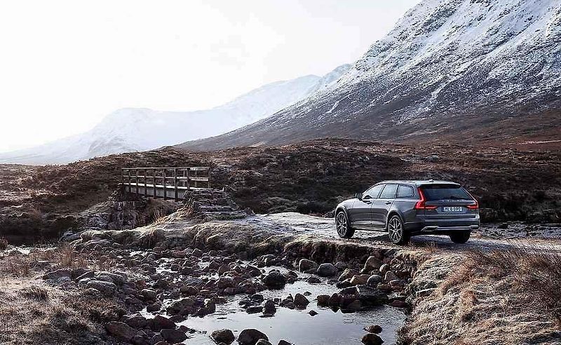Volvo V90 Cross Country.