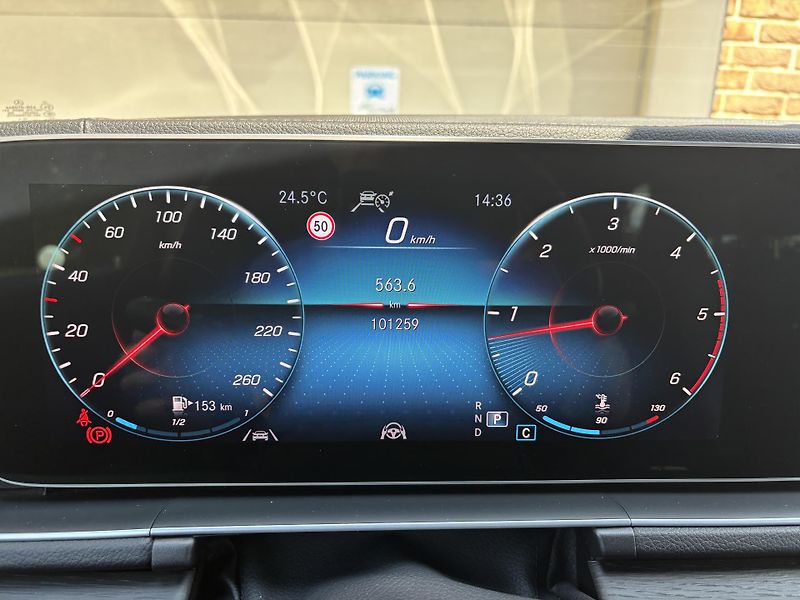 Mercedes-Benz GLE (2023) 400d 4MATIC 9GTRONIC AMG Paket - fotka 121 z 166