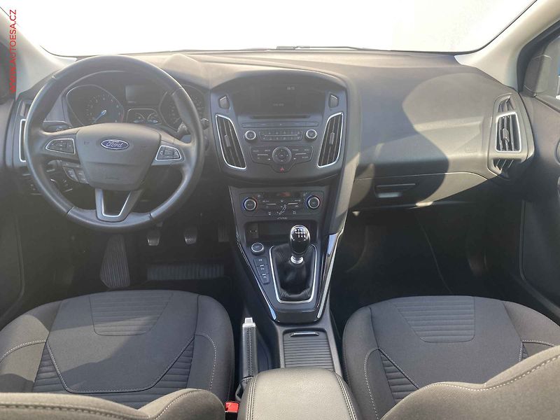 Ford Focus (2016) 1.0 EB, ČR, Titanium - fotka 8 z 16