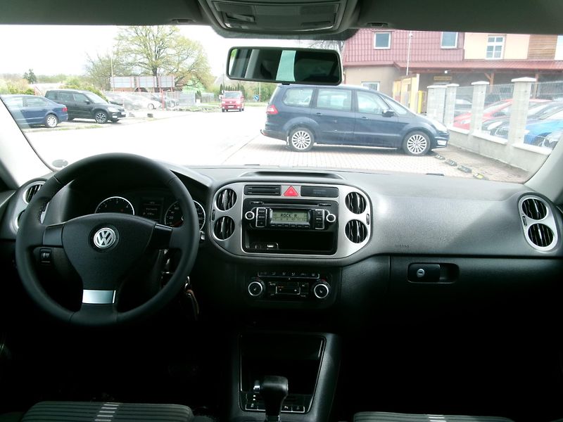 Volkswagen Tiguan (2010) 2,0TDI DSG AC 4x4 TEMP TAŽNÉ - fotka 16 z 31