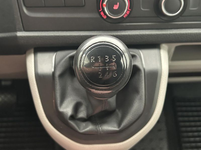 Volkswagen Transporter 2.0 TDI - fotka 14 z 25