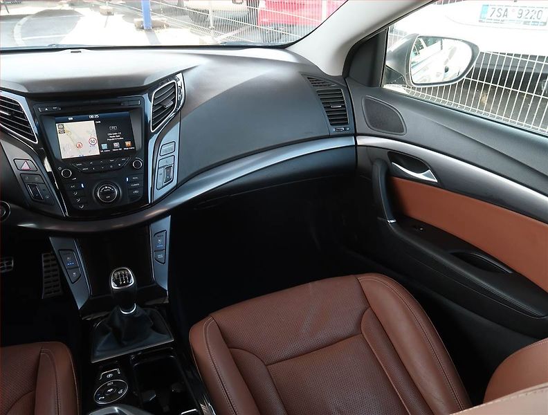 Hyundai i40 (2015) Premium 1.7 CRDi, Serv.kniha - fotka 8 z 21