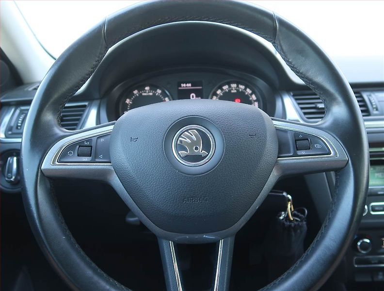 Škoda Rapid (2014) Spaceback 1.2 TSI, Tempomat - fotka 15 z 17
