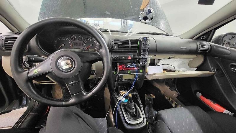 Policisté na autě našli celkem 21 závad, řidiče to stálo zákaz další jízdy, šest bodů a pokutu.