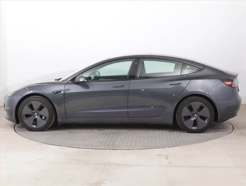Tesla Model 3 (2021) Long Range 4WD 82kWh, SoH 80% - fotka 3 z 22