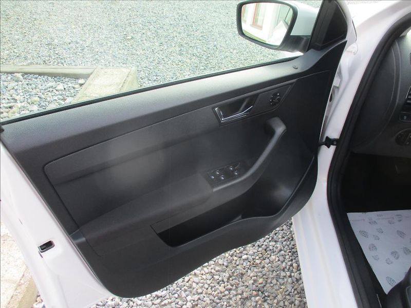 Škoda Fabia 1,0 TSI, klima,servis,DPH,CZ, - fotka 18 z 38