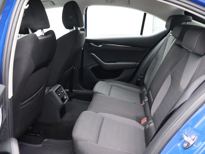Škoda Octavia 1,4 TSI iV 150 kW DSG Ambition - fotka 13 z 31