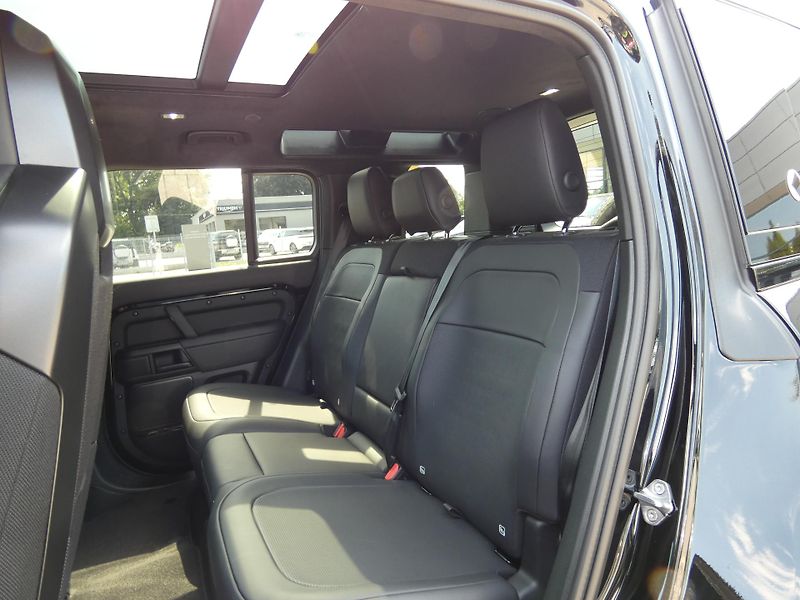 Land Rover Defender 110 4,4 OCTA P635 - fotka 14 z 46