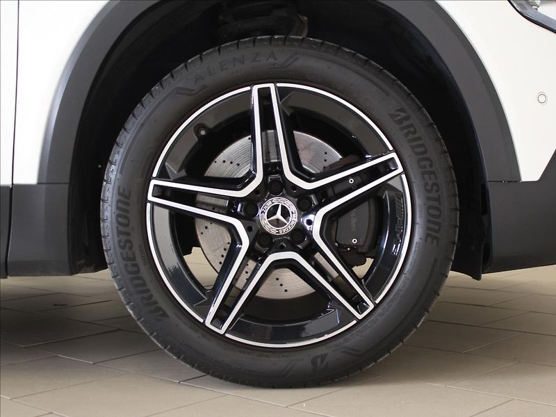 Mercedes-Benz GLB 2,0 250 4Matic AMG Line - fotka 32 z 39