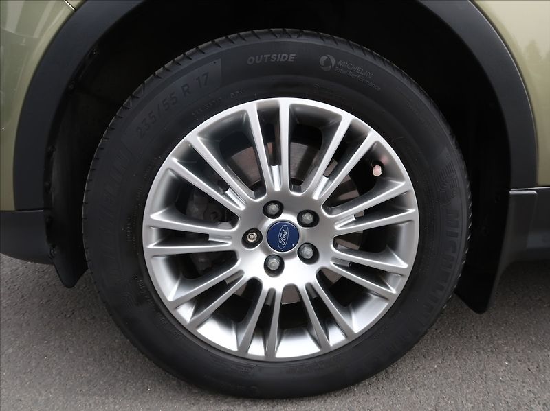 Ford Kuga 2,0 TDCi,120kW,Titanium,panora - fotka 25 z 27