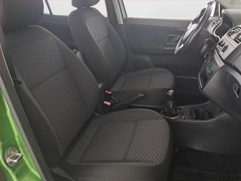Škoda Fabia (2013) Ambiente 1.2 TSI - fotka 9 z 17