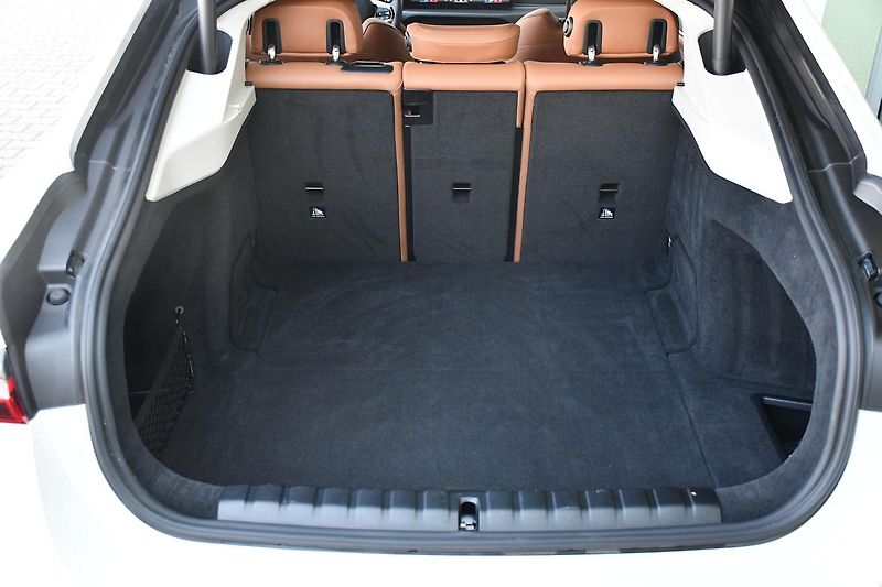 BMW i4 eDrive35 FACELIFT 3L-ZÁRUKA 1M - fotka 22 z 45
