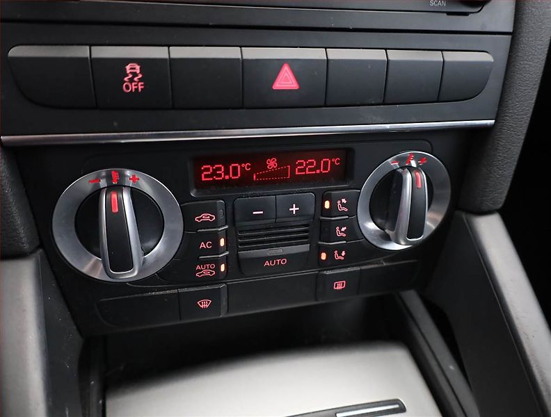 Audi A3 (2010) 1.6 TDI, Serv.kniha - fotka 9 z 12