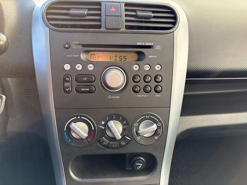 Suzuki Splash 1.0, 48kW, Klima, Výhřevy - fotka 10 z 16