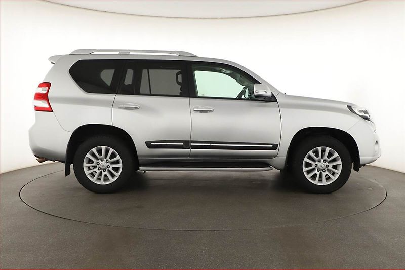 Toyota Land Cruiser (2017) 2.8 D-4D - fotka 6 z 20