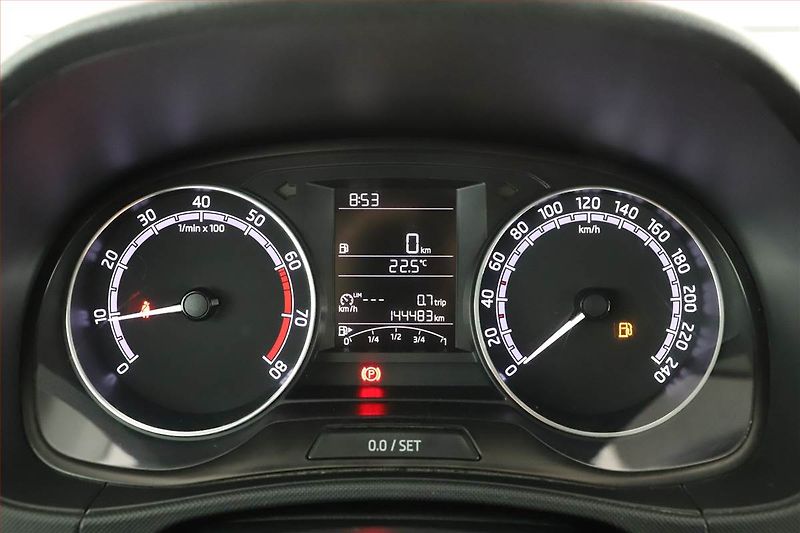 Škoda Fabia (2020) 1.0, ČR,1.maj, Park. senzory - fotka 9 z 13