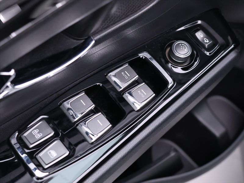 SsangYong Korando 1,5 Turbo e-XGI 120kW Aut. - fotka 16 z 39