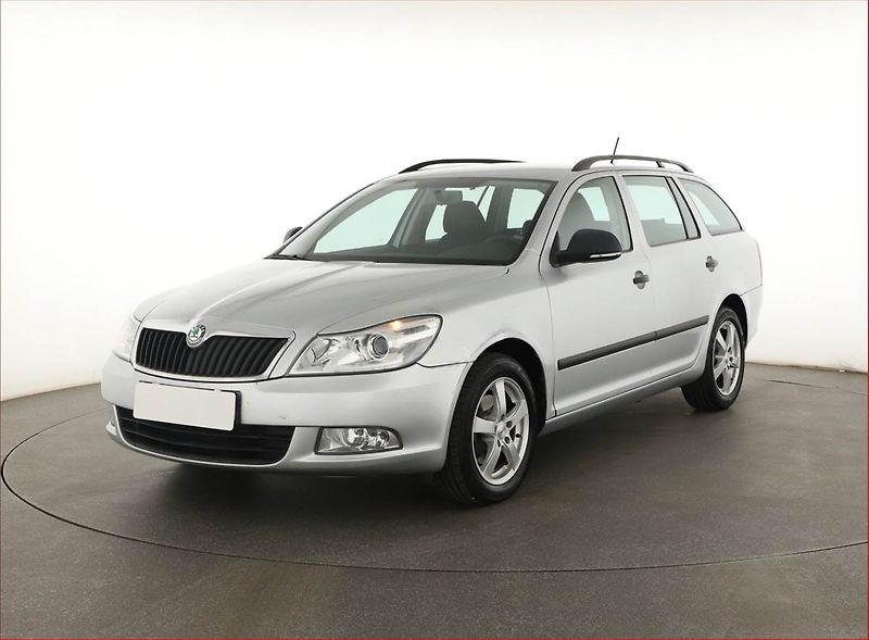 Škoda Octavia (2012) 2.0 TDI, Park. senzory - fotka 2 z 12