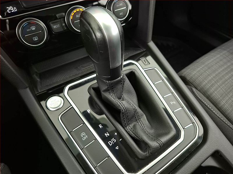 Volkswagen Passat (2019) 1.6 TDI, Automat, Navi - fotka 13 z 21