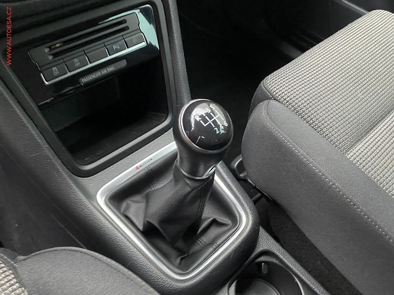 Volkswagen Sharan (2015) 2.0 TDI 4X4, 7míst - fotka 16 z 19