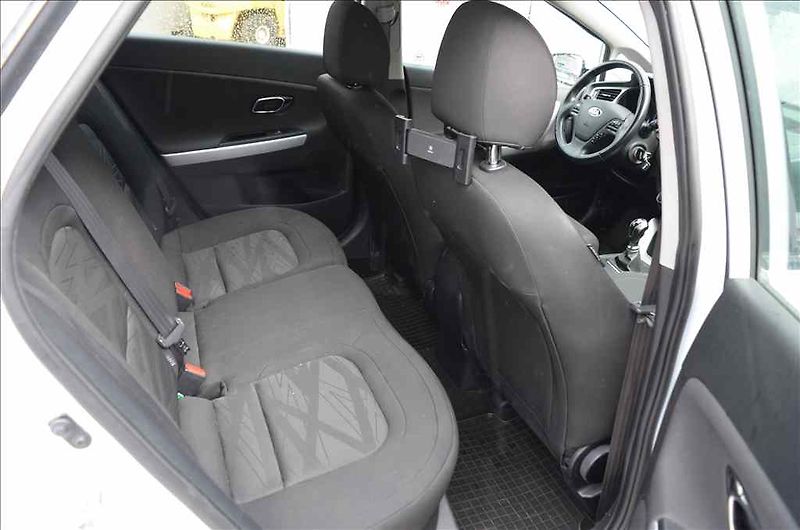 Kia Ceed (2015) COMBI 1,6 - fotka 15 z 19