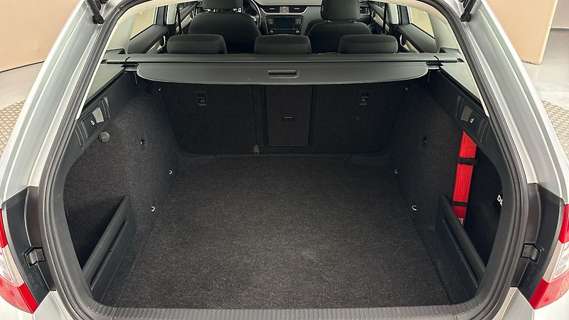 Škoda Octavia 1.6 TDI Ambition Combi - fotka 17 z 24