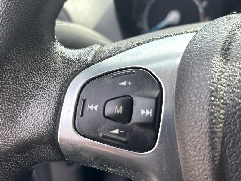 Ford Tourneo Courier (2017) 1.0 EcoBoost 74kW - fotka 29 z 34