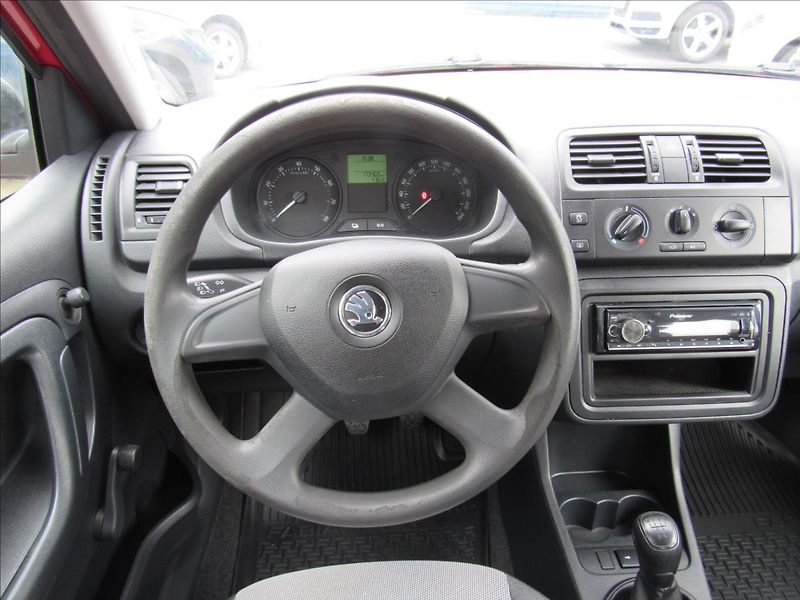 Škoda Fabia 1,2 i 44kW Active - fotka 12 z 28