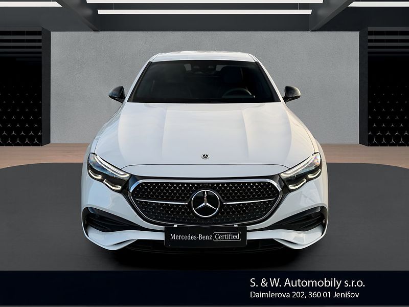 Mercedes-Benz Třídy E E 220 d 4MATIC - fotka 2 z 35