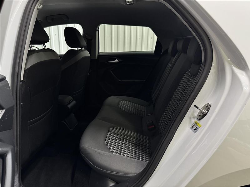 Audi A1 40TFSI 147kW S-LINE - fotka 31 z 40