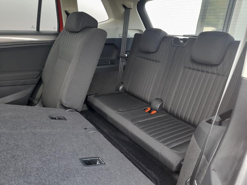Volkswagen Tiguan Life 2,0 TDI 110 kW,7-míst - fotka 11 z 22