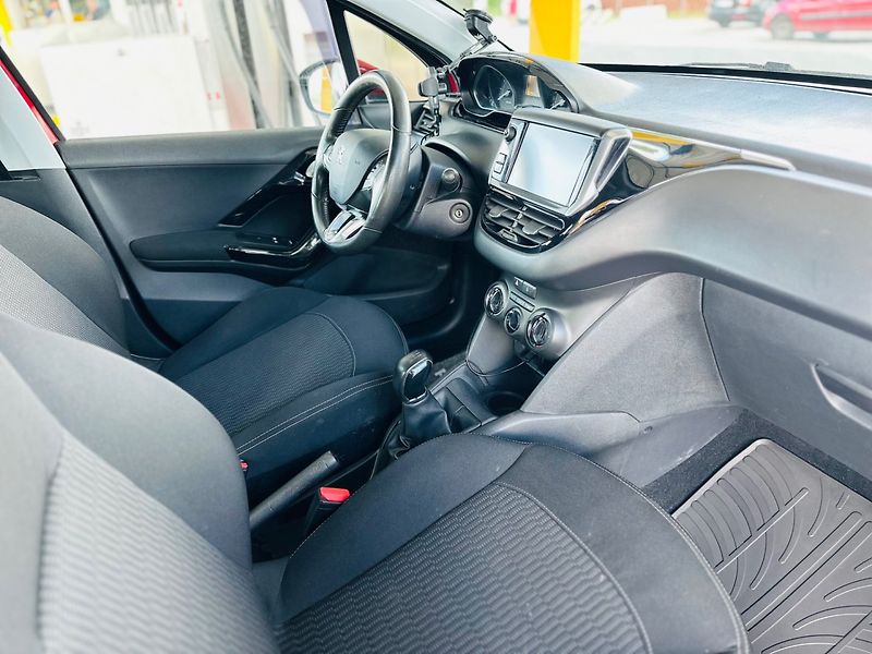 Peugeot 208 (2018) 1.2i APP, PureTech 100%KM - fotka 8 z 14