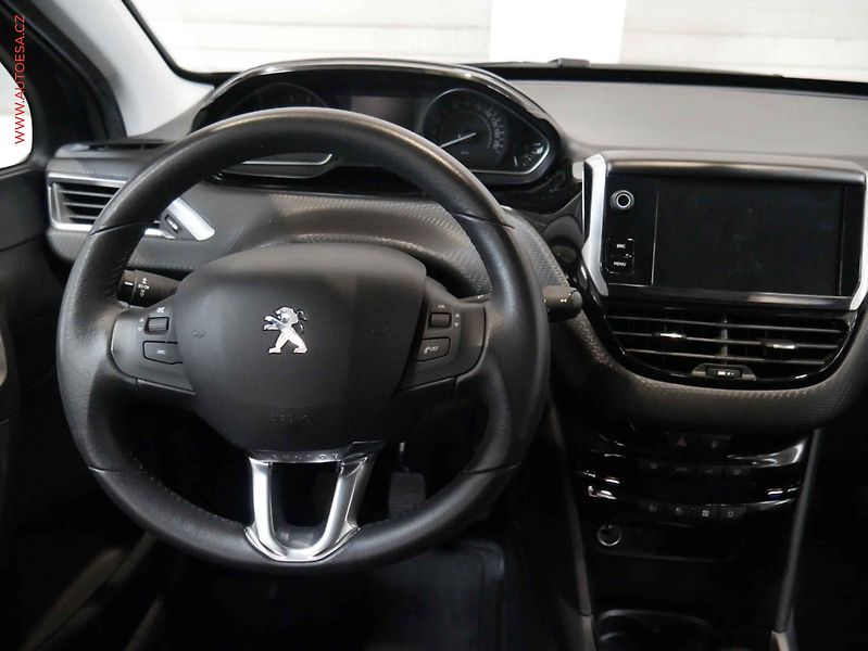 Peugeot 2008 (2018) 1.2, 1.maj,ČR, Výhř.sed. - fotka 13 z 17