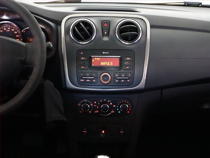 Dacia Sandero (2016) 0.9 TCe, Automat, ČR,1.maj - fotka 9 z 10