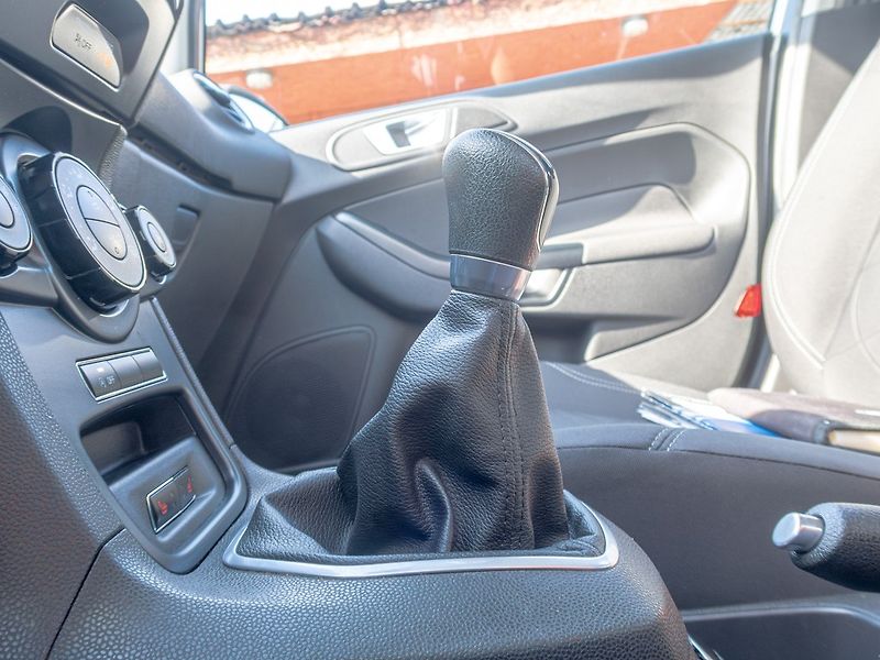 Ford Fiesta (2014) 1.6TDCI 70KW – PO ROZVODECH - fotka 24 z 45