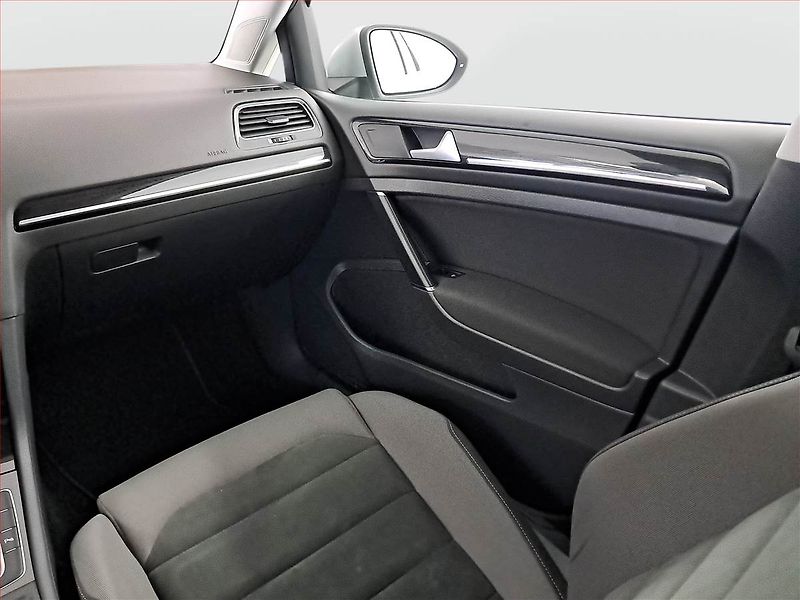 Volkswagen Golf (2020) 1.5 TSI, Automat, Tempomat - fotka 8 z 22