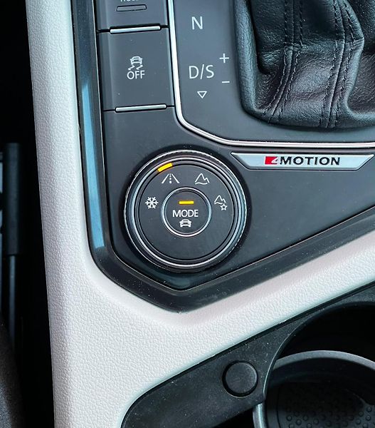 Volkswagen Tiguan 2.0TDI DSG 4Motion Virtual TZ - fotka 12 z 28
