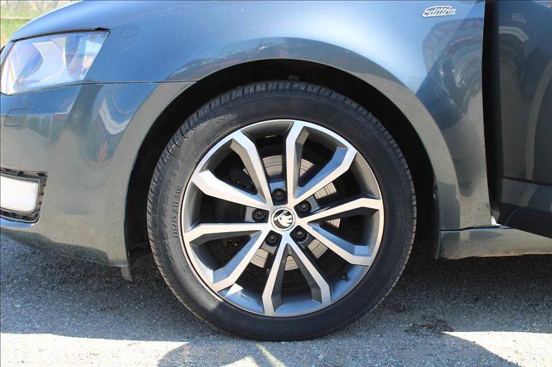 Škoda Octavia 1,4 TSi  EDITTION, XENONY - fotka 21 z 27