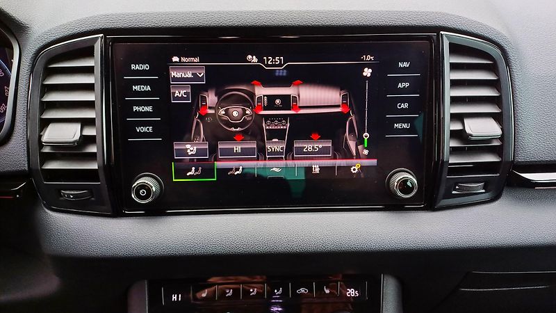 Škoda Karoq 2.0 TDI 110kW DSG 4x4 WEBASTO - fotka 37 z 50