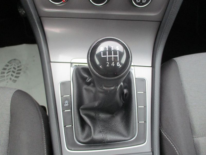 Volkswagen Golf TSi*77kW*VÝHŘEV*Z+L PNEU*TOP  - fotka 16 z 47