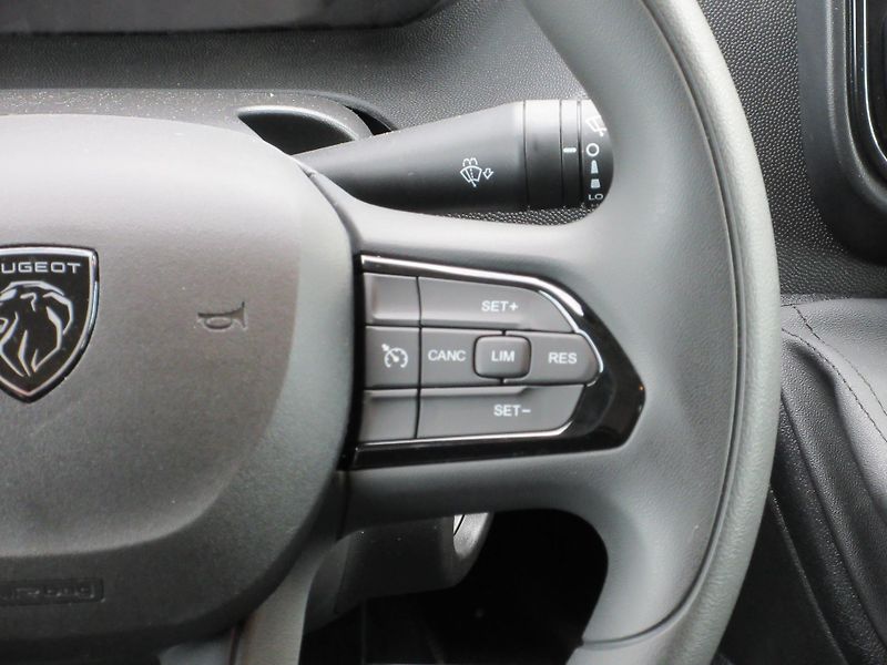 Peugeot Boxer VALNÍK DVOUKABINA 7 míst 140k - fotka 22 z 27