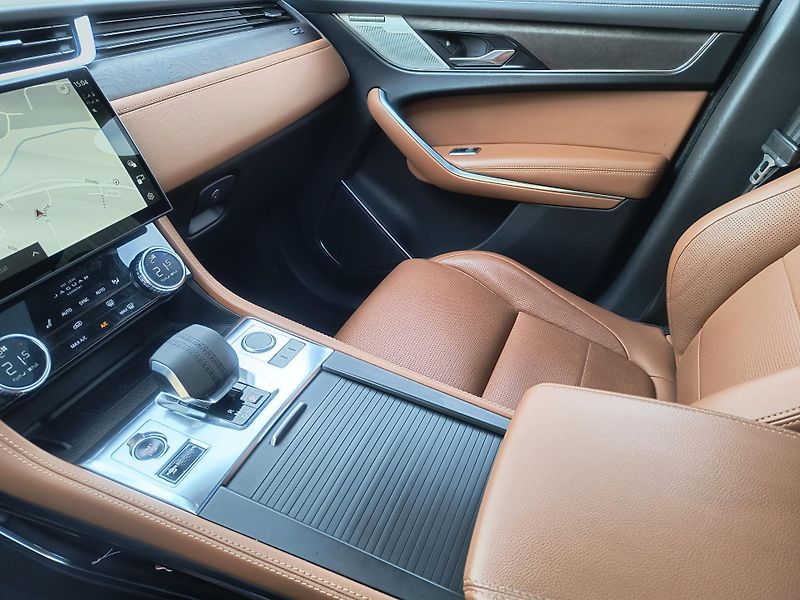 Jaguar F-Pace (2021) D300 AWD R -DINAMIC SE AUTOMAT - fotka 46 z 68
