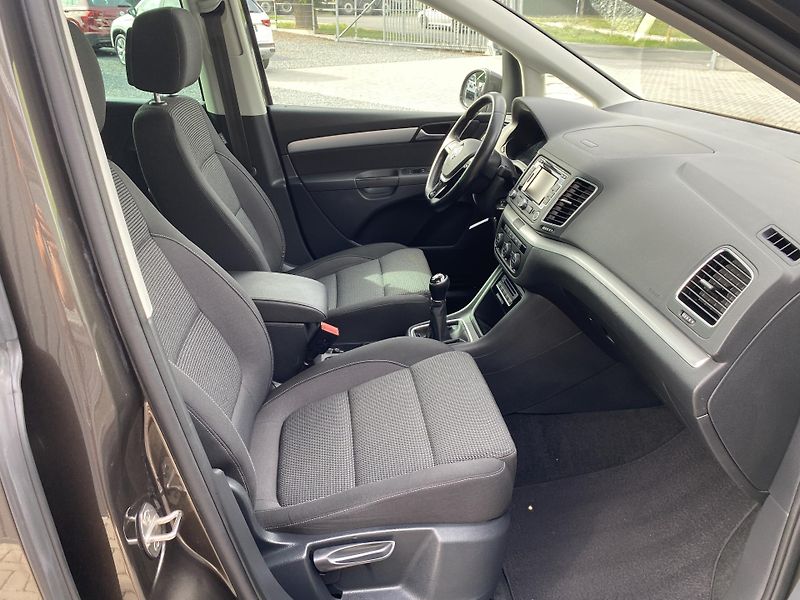 Volkswagen Sharan 1.4 TSI 110kW-7MÍST-NAVI-TAŽNÉ - fotka 35 z 39
